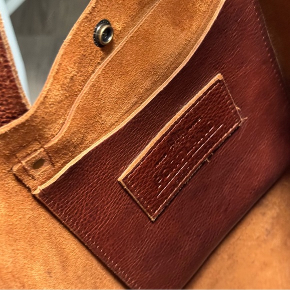 Portland Leather Crossbody Tote Nutmeg - Picture 9 of 12